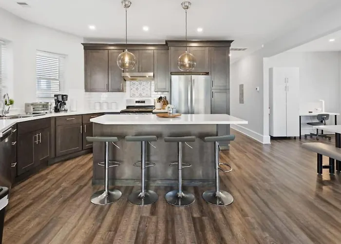 3 Beachfront Apts With 12Br 6Ba In Ac