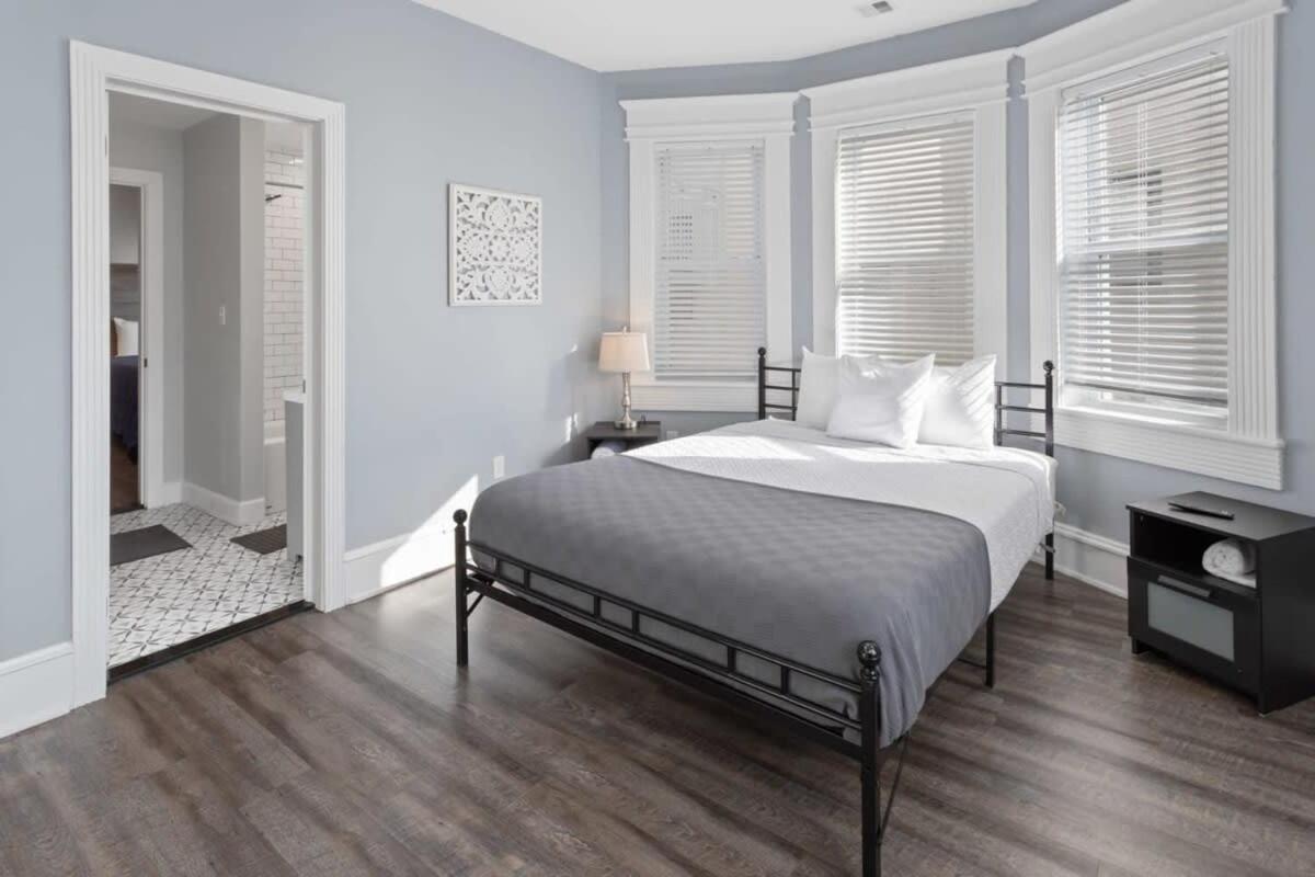 3 Beachfront Apts With 12br 6ba In Ac