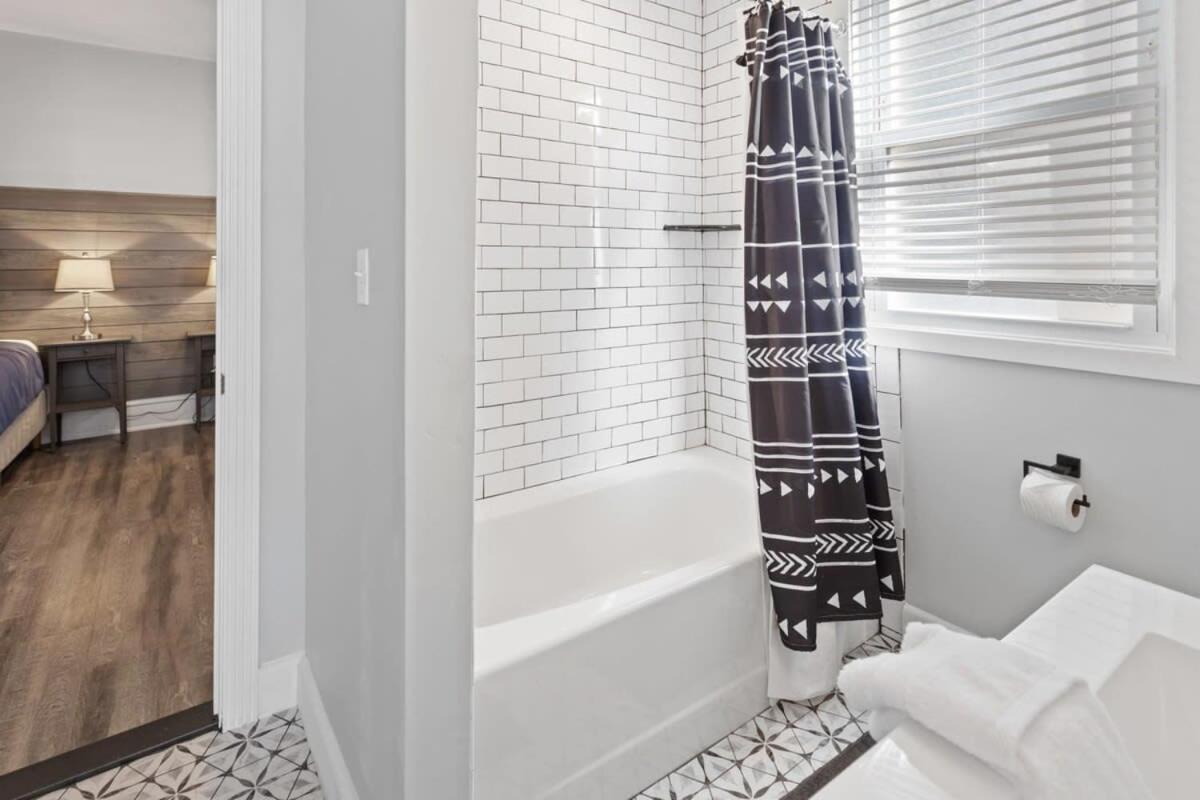 3 Beachfront Apts With 12br 6ba In Ac *