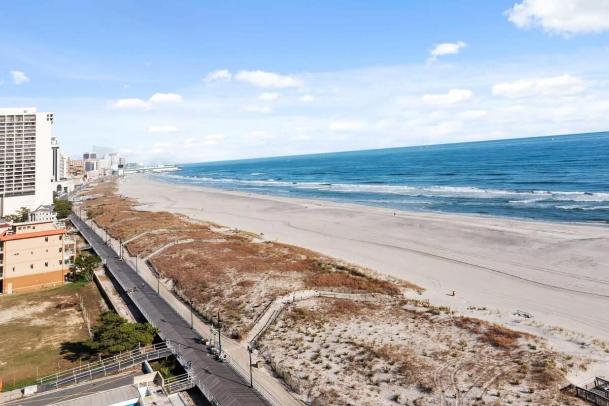 3 Beachfront Apts With 12br 6ba In Ac *